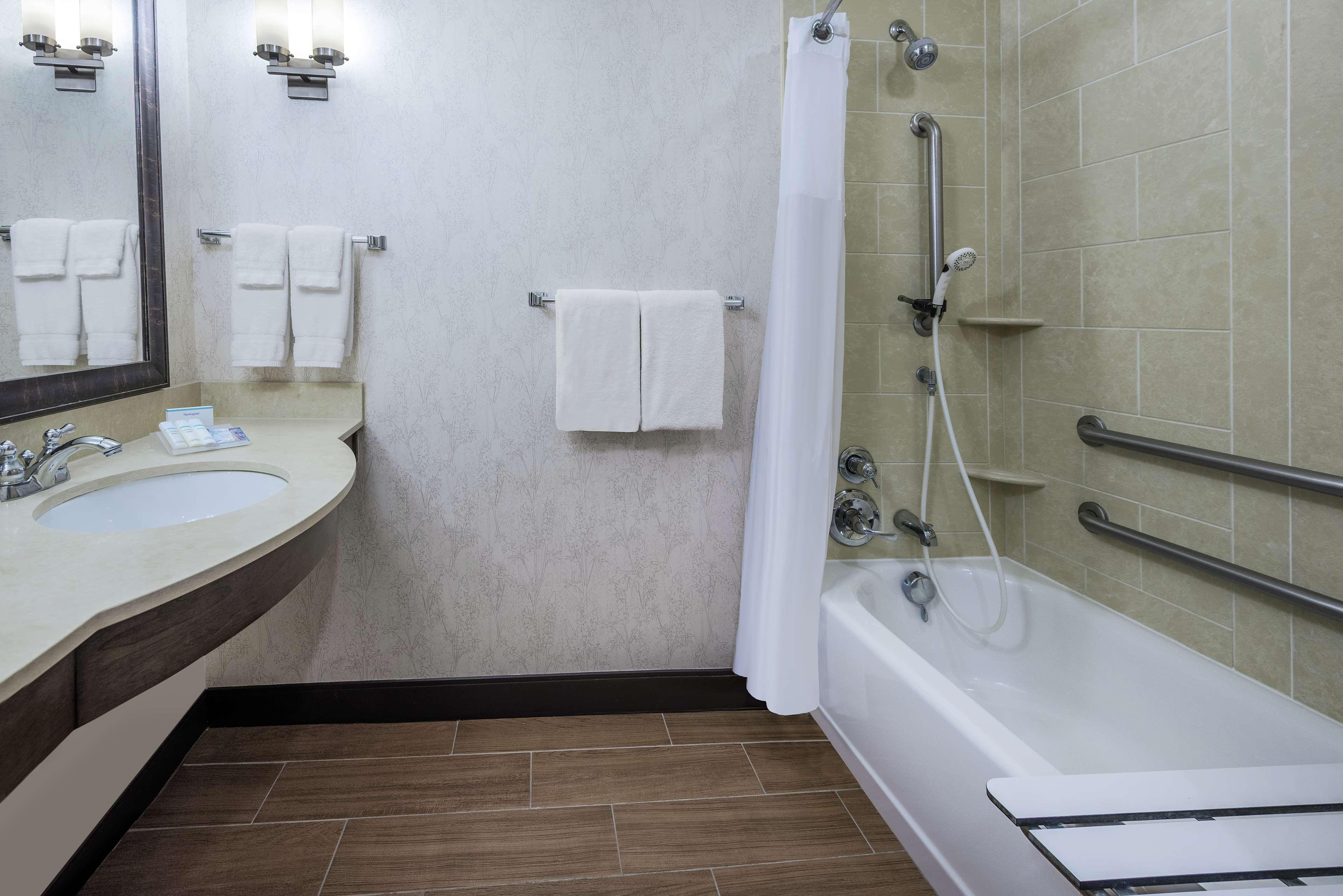 Hilton Garden Inn San Antonio/Rim Pass Drive Exterior foto