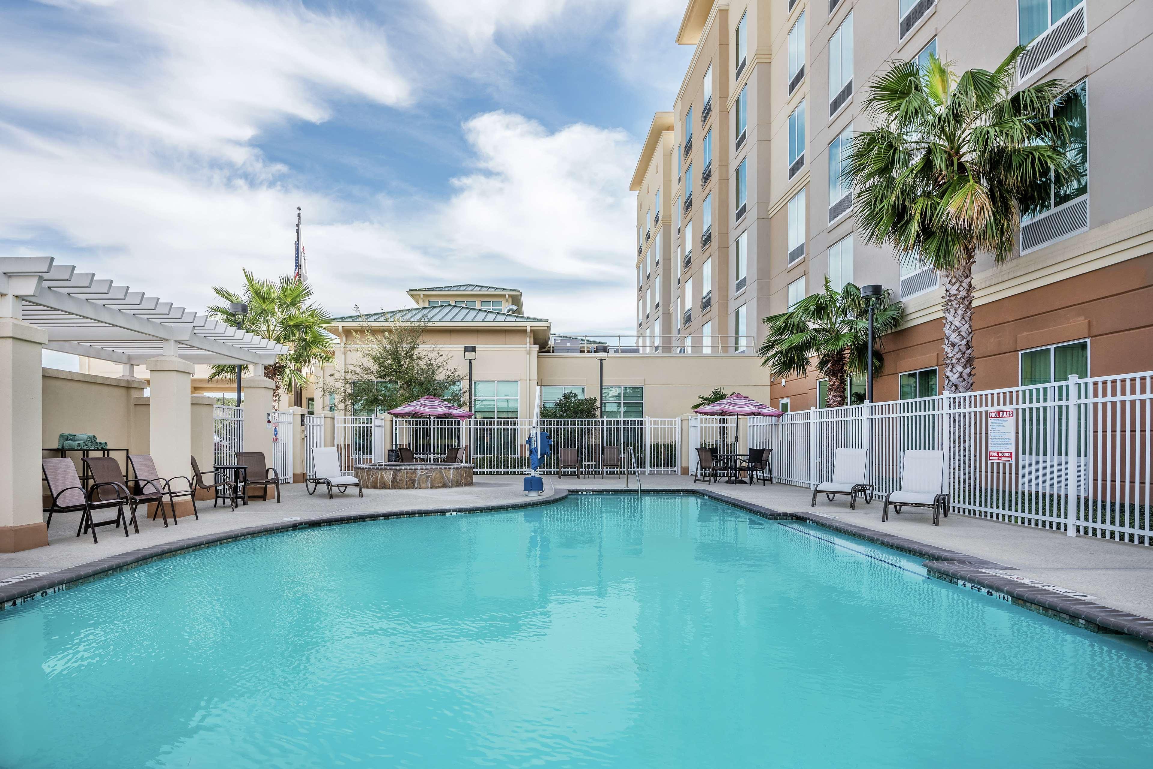 Hilton Garden Inn San Antonio/Rim Pass Drive Exterior foto