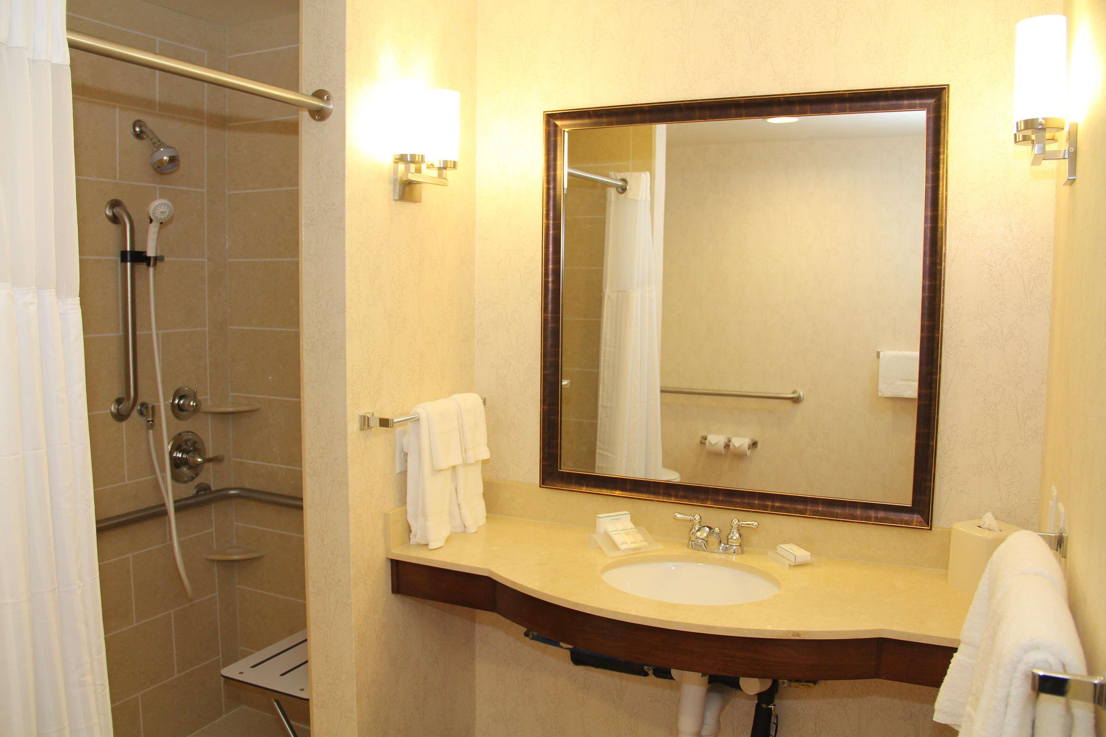 Hilton Garden Inn San Antonio/Rim Pass Drive Exterior foto