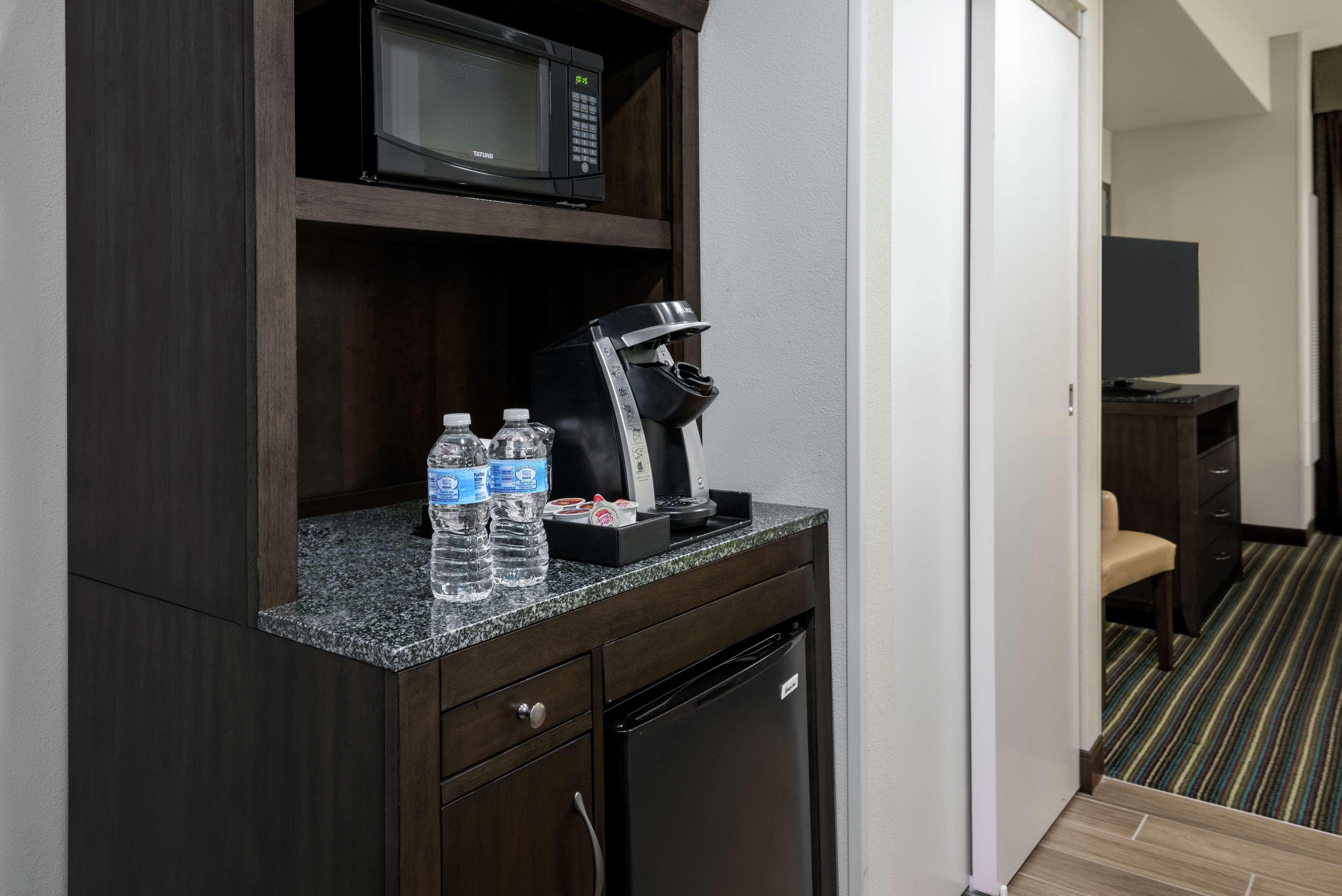 Hilton Garden Inn San Antonio/Rim Pass Drive Exterior foto